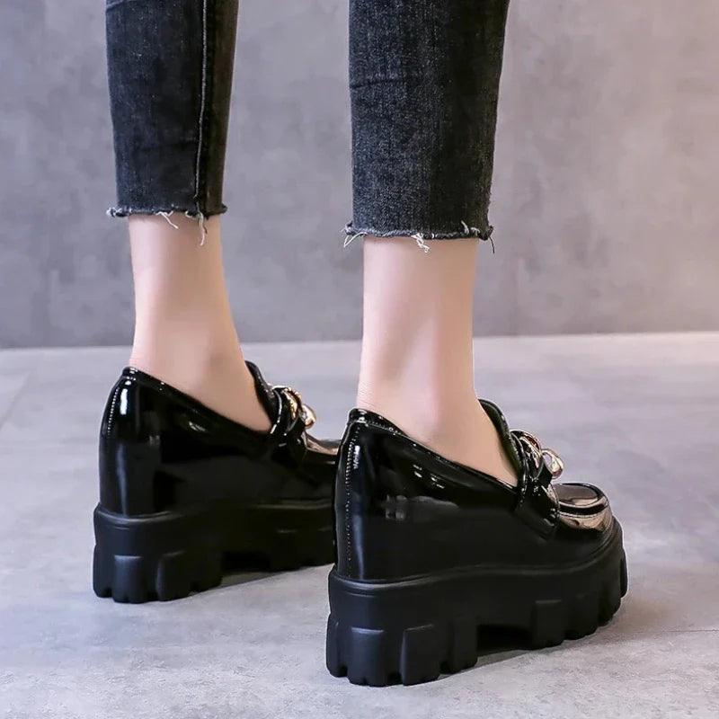 mocassin orthopédique femme vernis à talons compensés – Image 2