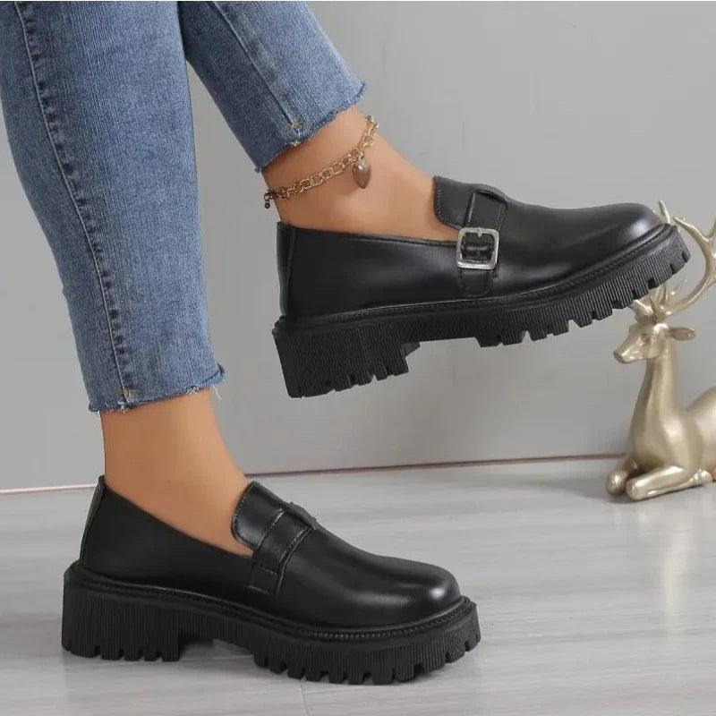 mocassin orthopédique femme vernis à talons – Image 3